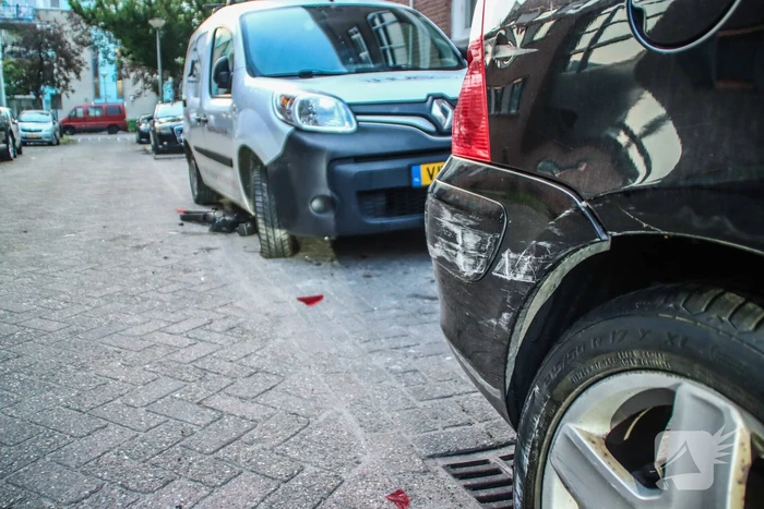 Twee aanhoudingen na achtervolging personenauto met schade