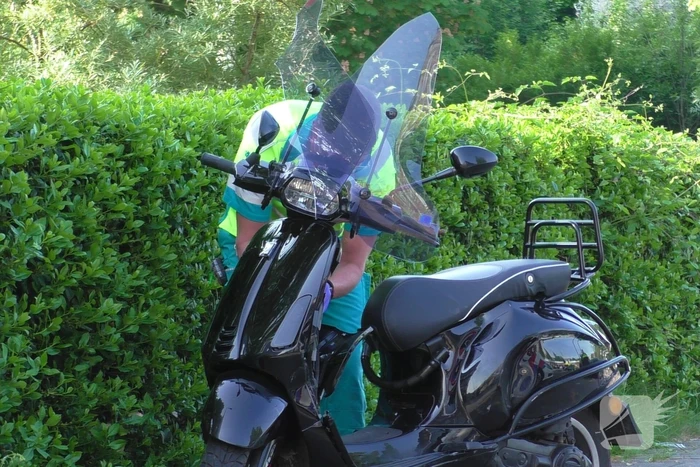 Scooterrijder gewond bij botsing met auto