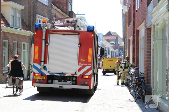 Brandweer doet onderzoek naar mogelijk rook in woning