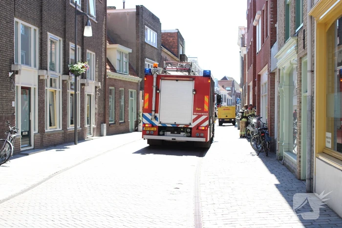 Brandweer doet onderzoek naar mogelijk rook in woning
