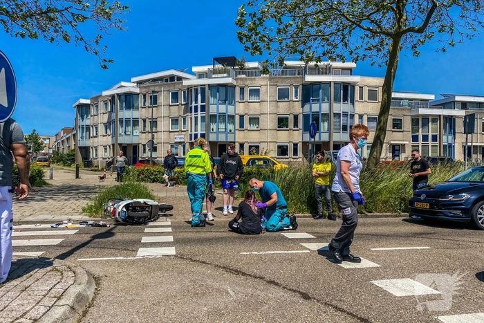 Scooter aangereden door personenauto