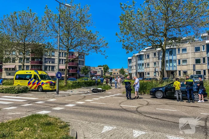 Scooter aangereden door personenauto