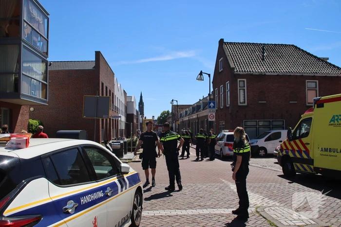 Enorme rookwolken bij zeer grote brand in woning