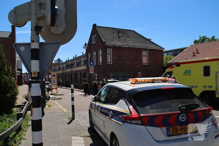 Enorme rookwolken bij zeer grote brand in woning