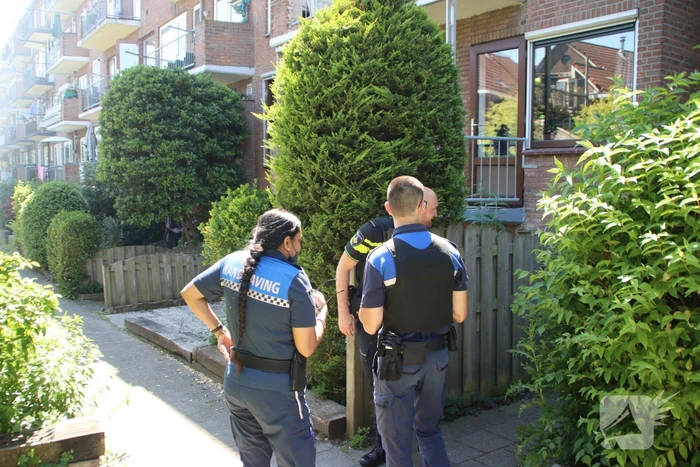 Enorme rookwolken bij zeer grote brand in woning