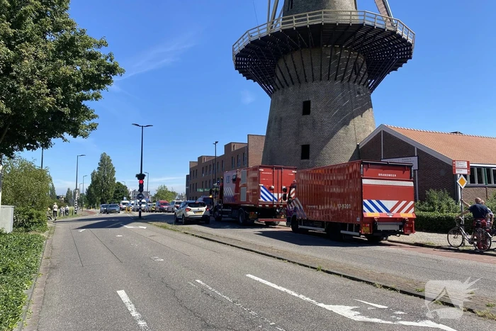 Enorme rookwolken bij zeer grote brand in woning
