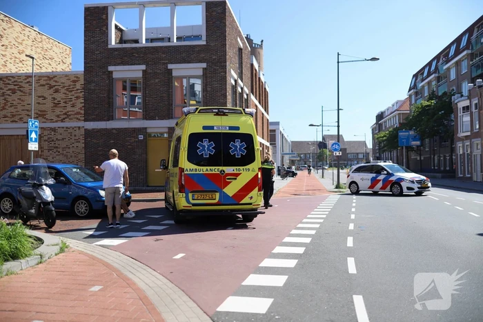 Scooterrijder gewond bij botsing met auto op kruising