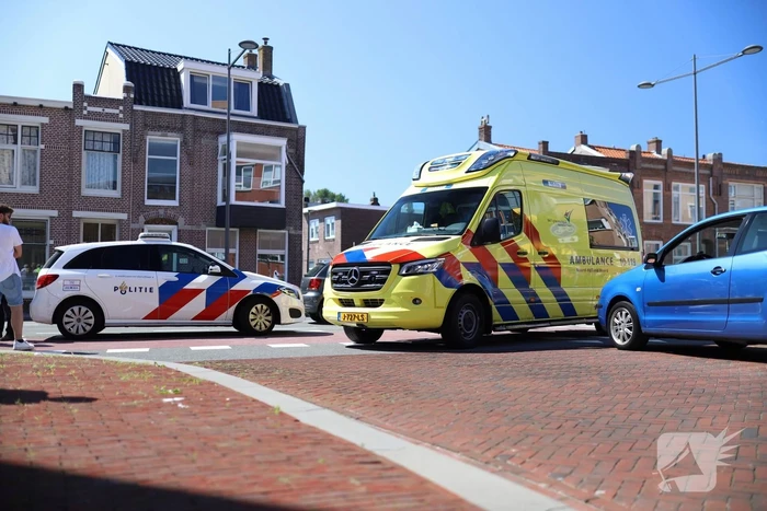 Scooterrijder gewond bij botsing met auto op kruising