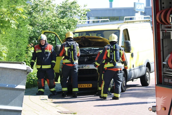 Onderzoek naar mogelijke brand in bestelbus