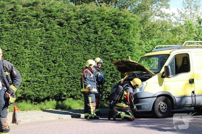 Onderzoek naar mogelijke brand in bestelbus