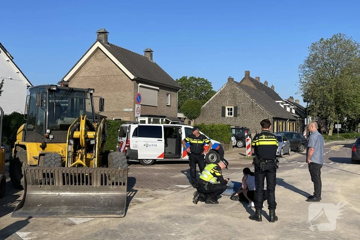 Scooterrijdster gewond na val door losliggend zand