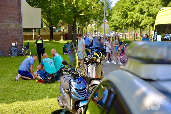 Scooterrijder botst op bakfiets met kinderen