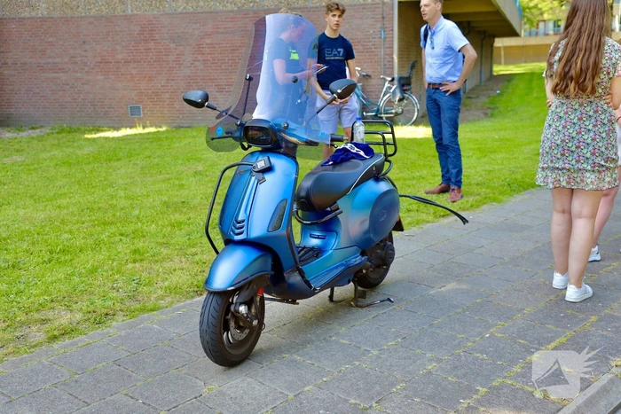 Scooterrijder botst op bakfiets met kinderen