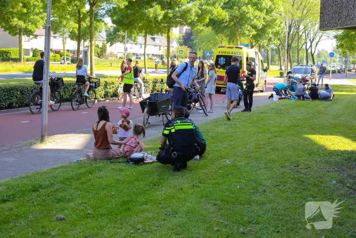 Scooterrijder botst op bakfiets met kinderen
