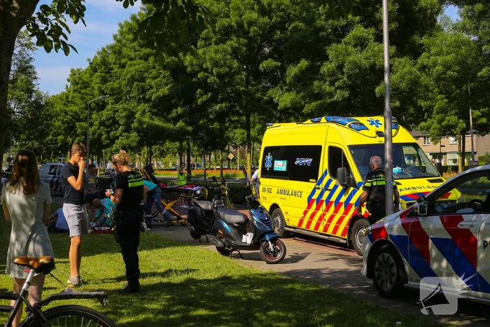 Scooterrijder botst op bakfiets met kinderen