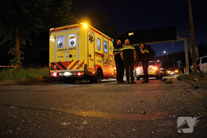 Motorrijder zwaargewond bij botsing met personenauto