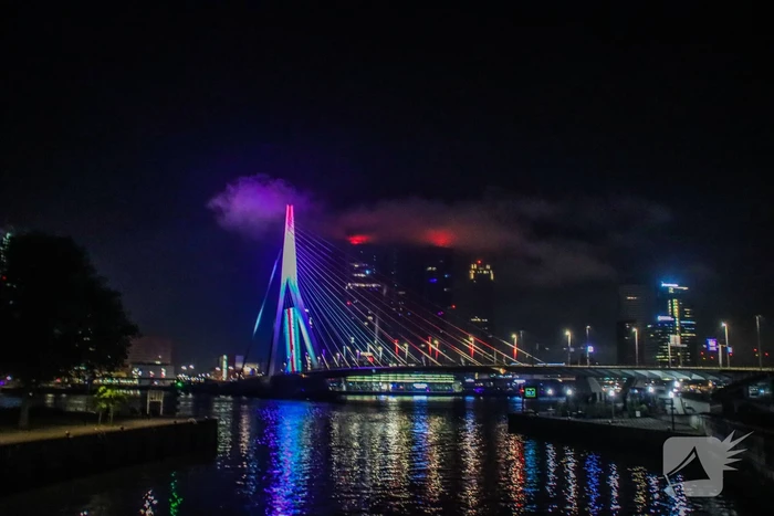 Erasmusbrug kleurt Hollands voor geslaagde leerlingen