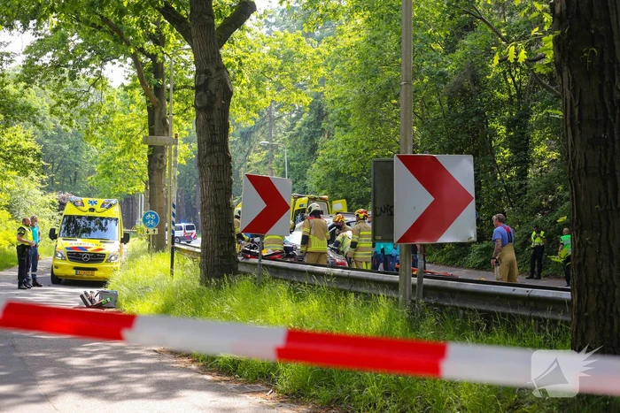Persoon bekneld in voertuig na ernstig ongeval