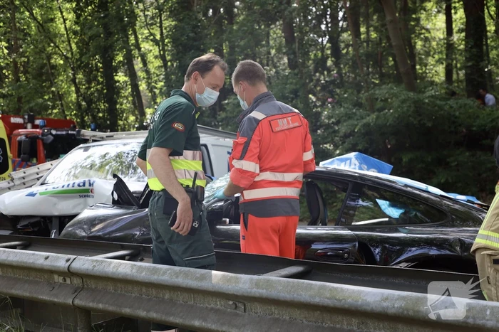 Persoon bekneld in voertuig na ernstig ongeval