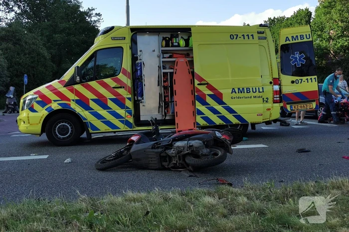 Scooterrijder gewond bij botsing met auto
