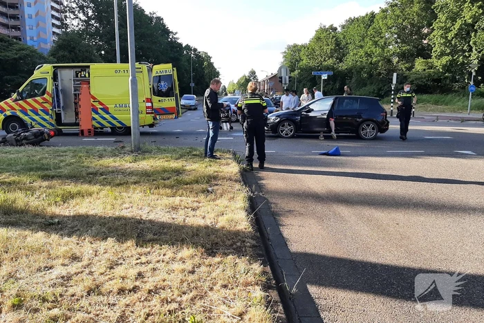 Scooterrijder gewond bij botsing met auto