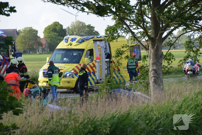 Twee gewonden na te water raken met auto