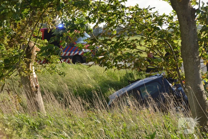 Twee gewonden na te water raken met auto