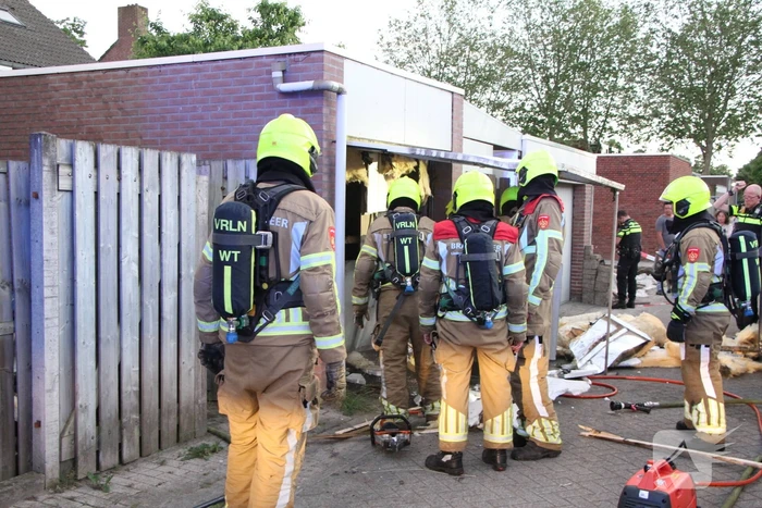 Veel rookontwikkeling bij brand in garagebox