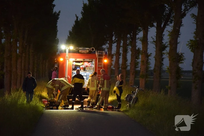 Personenauto met vier inzittende belandt in water