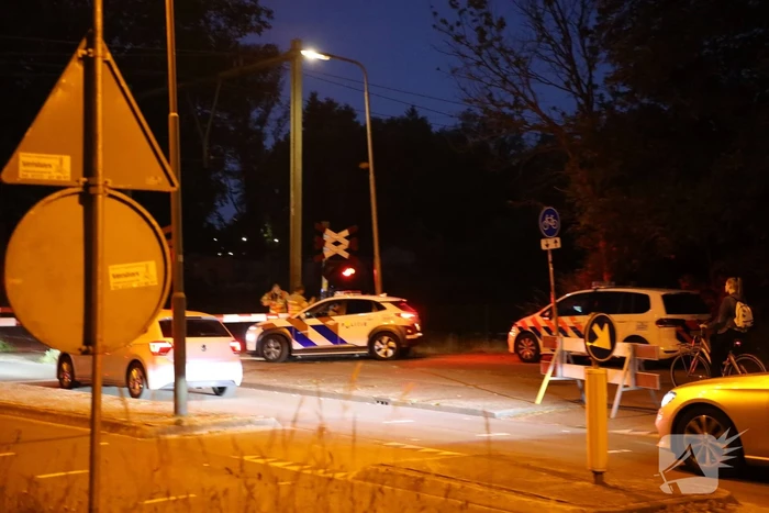 Persoon zwaargewond aangetroffen naast spoor