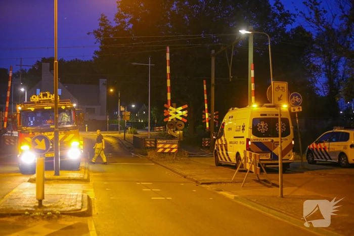 Persoon zwaargewond aangetroffen naast spoor