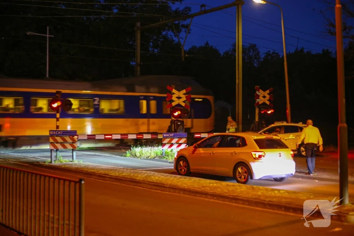 Persoon zwaargewond aangetroffen naast spoor