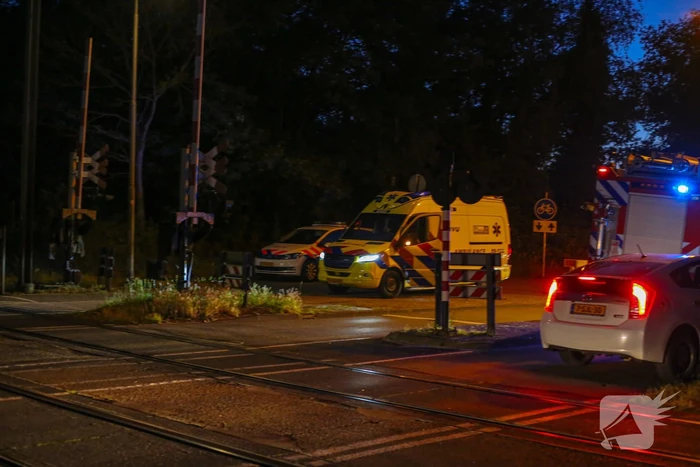 Persoon zwaargewond aangetroffen naast spoor