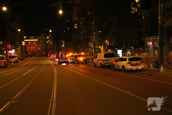 Persoon bekneld tussen metro en perron tijdens het uitstappen