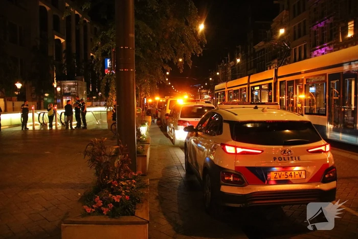 Persoon bekneld tussen metro en perron tijdens het uitstappen