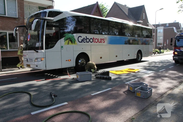 Touringcar lekt brandstof