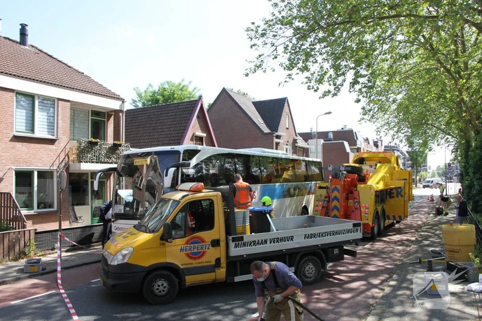 Touringcar lekt brandstof