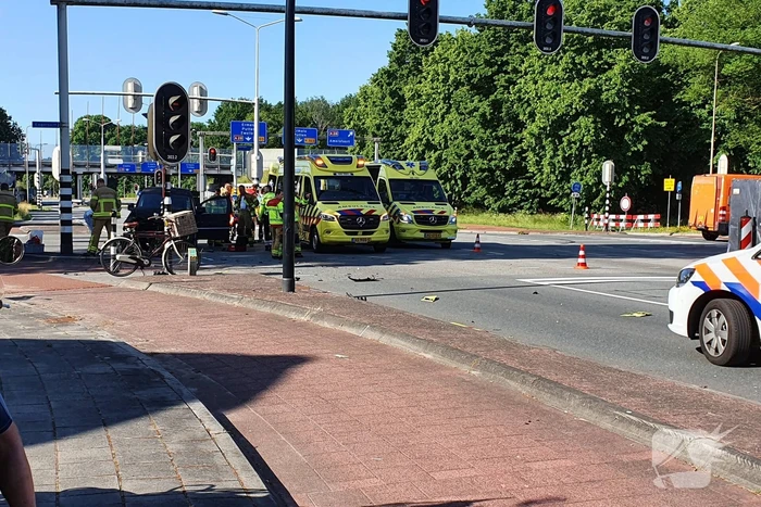Bestelwagen botst op ambulance