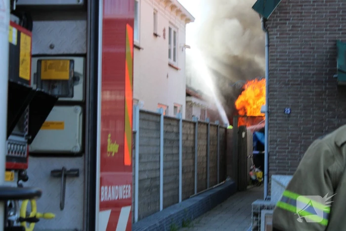 Schuur verwoest door uitslaande brand