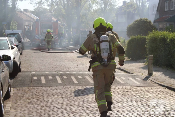Schuur verwoest door uitslaande brand