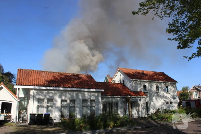 Schuur verwoest door uitslaande brand