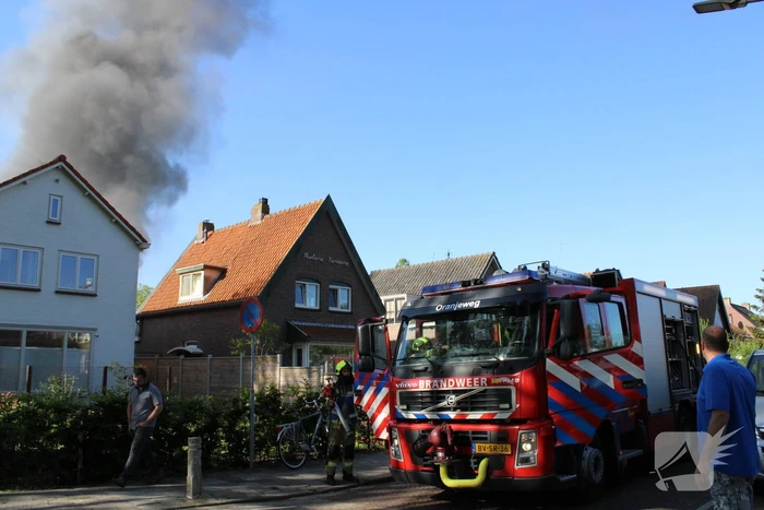 Schuur verwoest door uitslaande brand