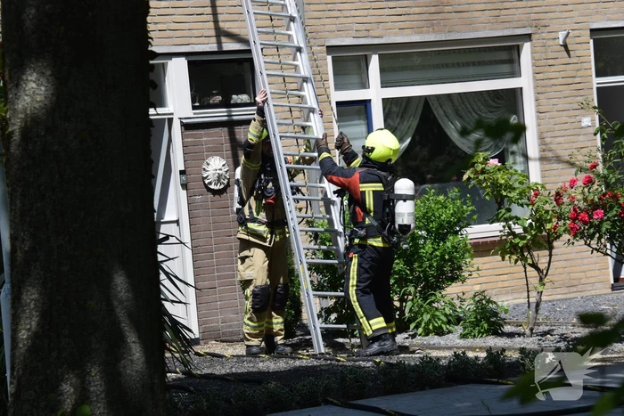 Veel rook bij brand op dak