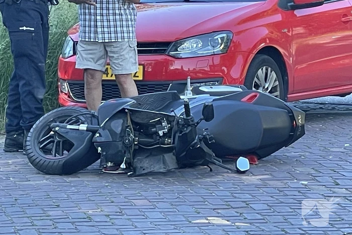 Scooterrijder gewond bij ongeval met personenauto