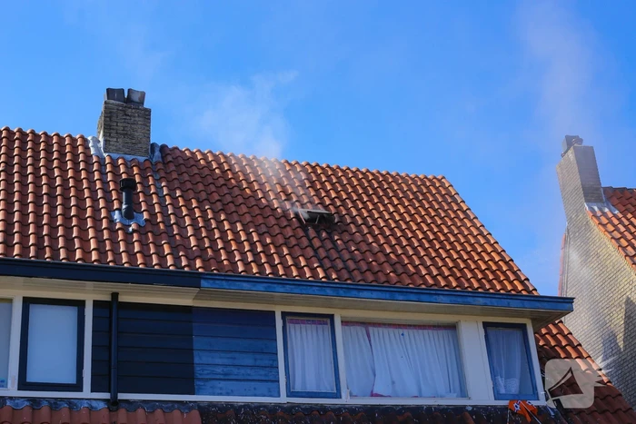 Grijze rookontwikkeling brand in woning
