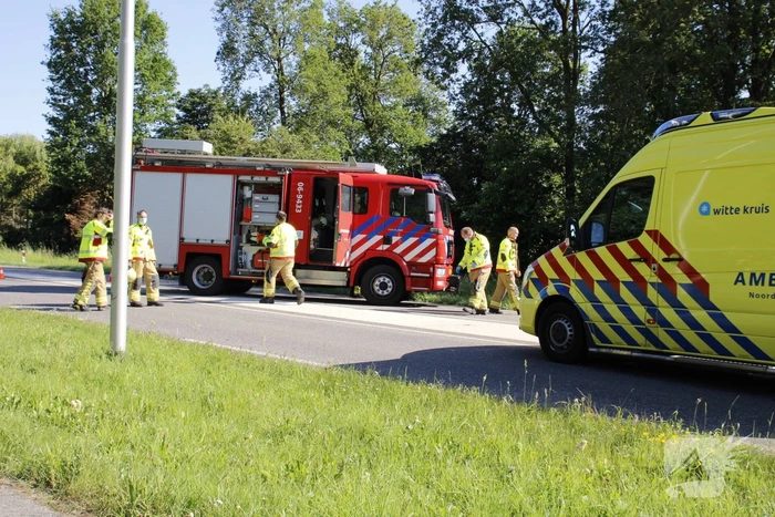 Twee personenauto's total-loss door botsing