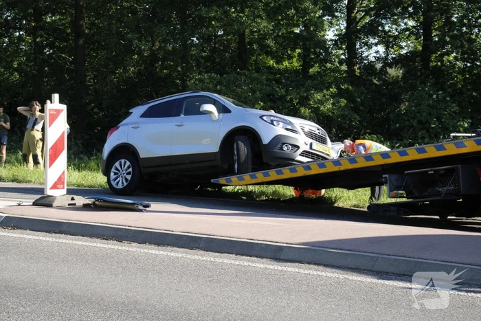 Twee personenauto's total-loss door botsing