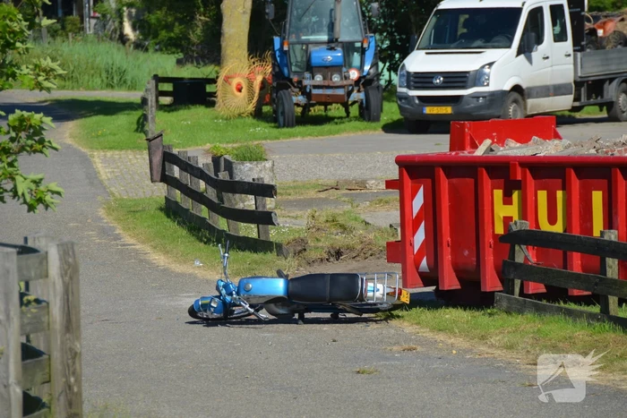 Scooterrijder ernstig gewond na val