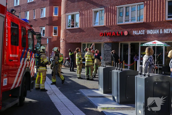 Brandweer onderzoekt brandgerucht op derde etage