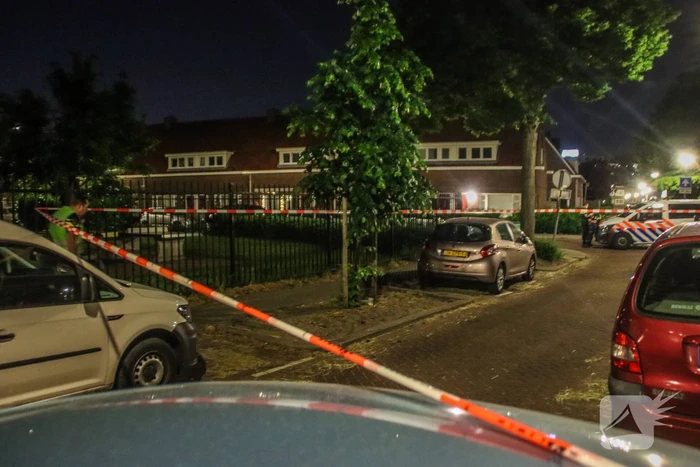Politie schiet man neer met vuurwapen